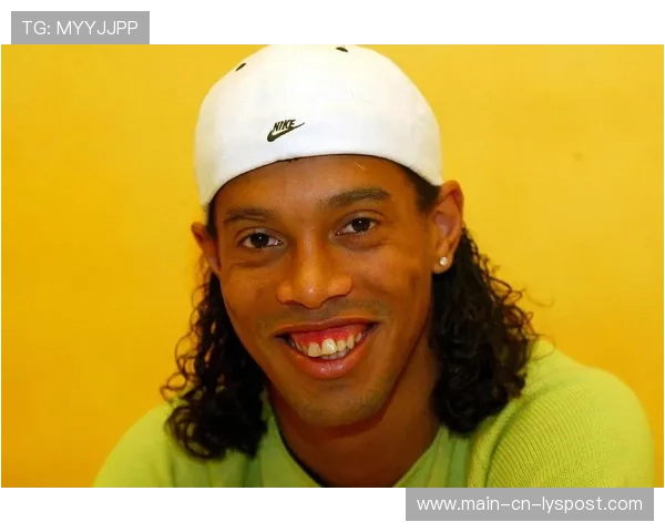 小罗笑容回归，花式过人引全场欢呼